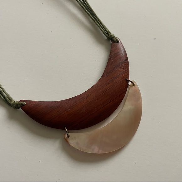 Vintage Wooden Shell Half Crescent Moon Boho Tribal Artisan Necklace Hand Made - Picture 2 of 10